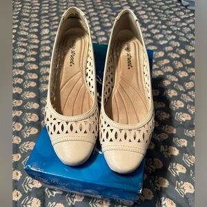 White shoes good condition